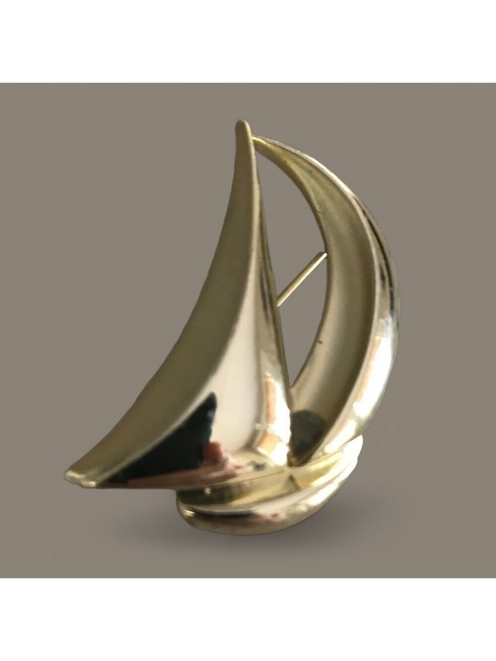 Brooch, Vintage Gold-Tone Sailboat Sailing in the Wind Nautical Beach Minimalist